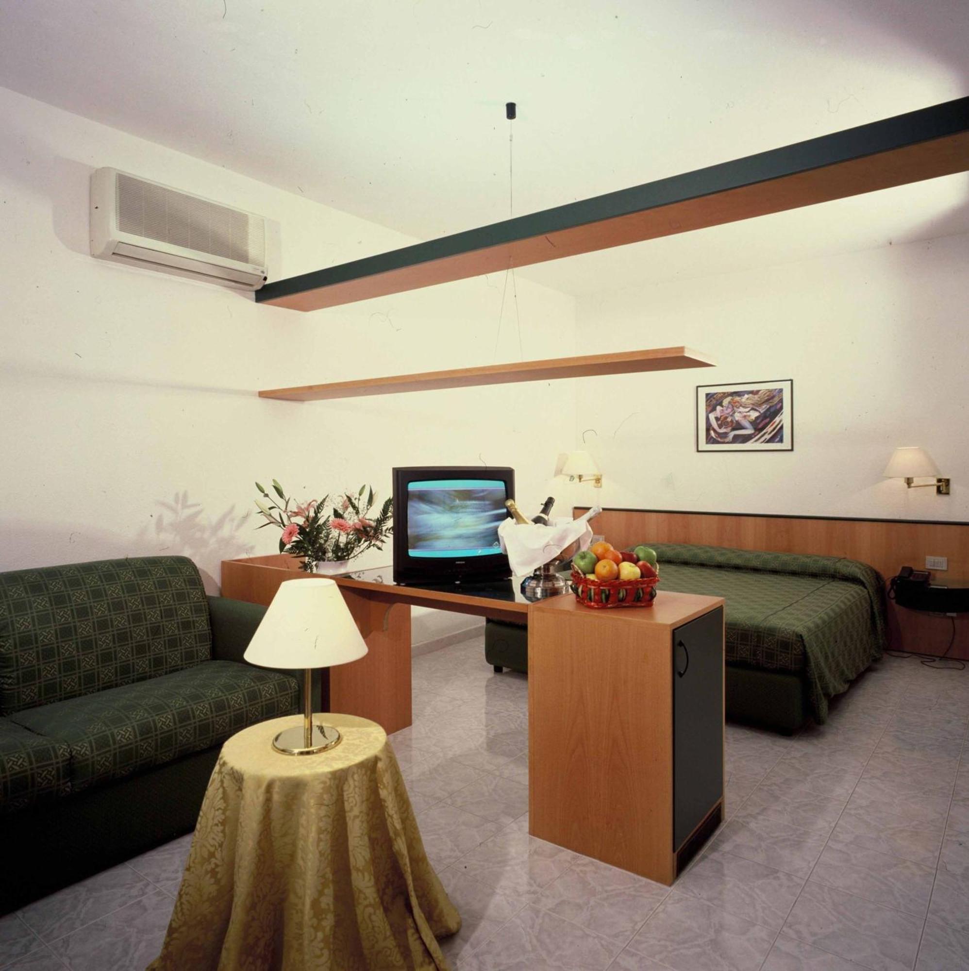 Hotel Ambrosio La Corte Ольбия Экстерьер фото