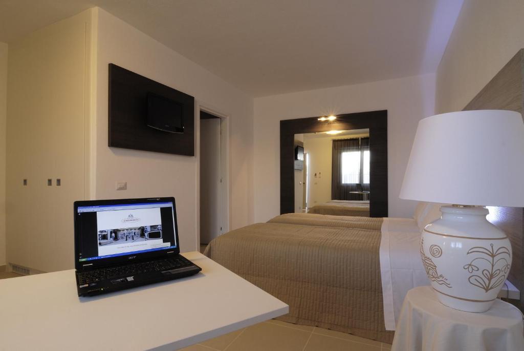 Hotel Ambrosio La Corte Ольбия Экстерьер фото
